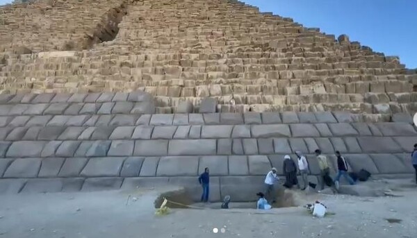 이집트 멘카우레 피라미드 복원 공사 현장